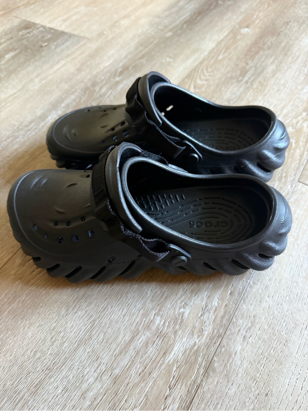 Like new crocs echo clogs black size 8